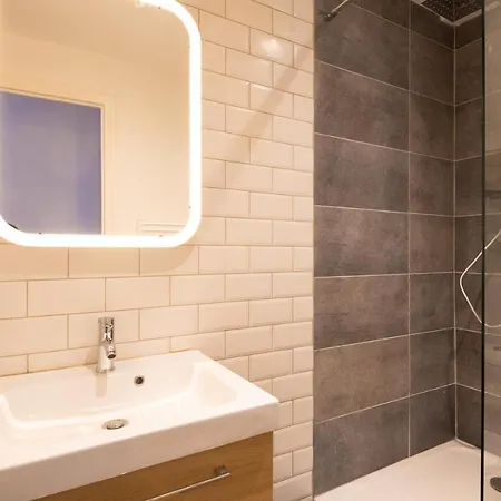 Terrasse - Telecabine 2min - Thermes 4min - Equipe דירה